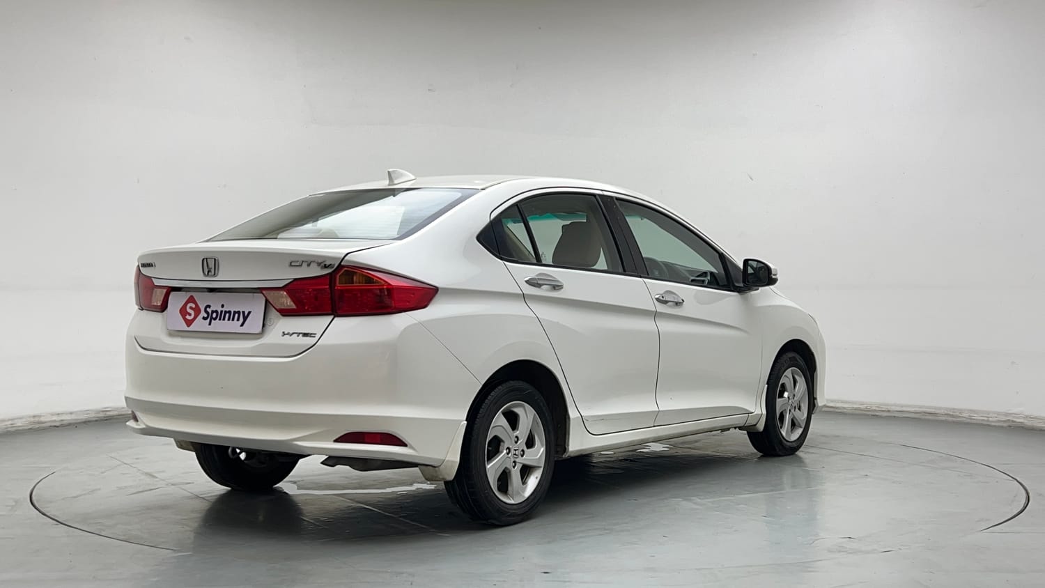 Used 2015 Honda City V Petrol Manual exterior RIGHT REAR CORNER VIEW