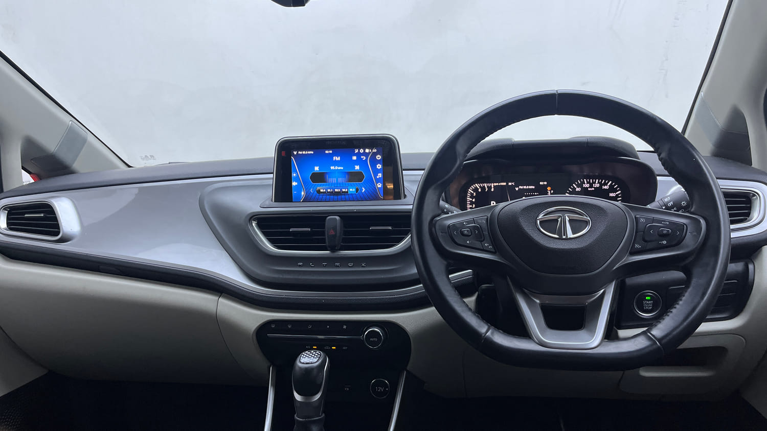 Used 2022 Tata Altroz XZA Petrol Petrol Automatic interior DASHBOARD VIEW