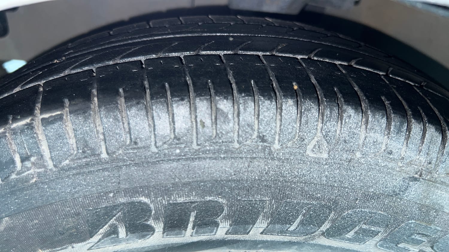Used 2014 Hyundai i10 Sportz 1.1 iRDE2 Petrol Manual tyres LEFT FRONT TYRE TREAD VIEW