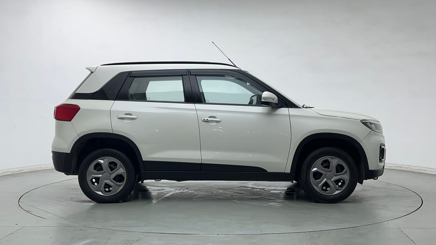 Used 2022 maruti-suzuki Vitara Brezza VXi Petrol Manual exterior RIGHT SIDE VIEW