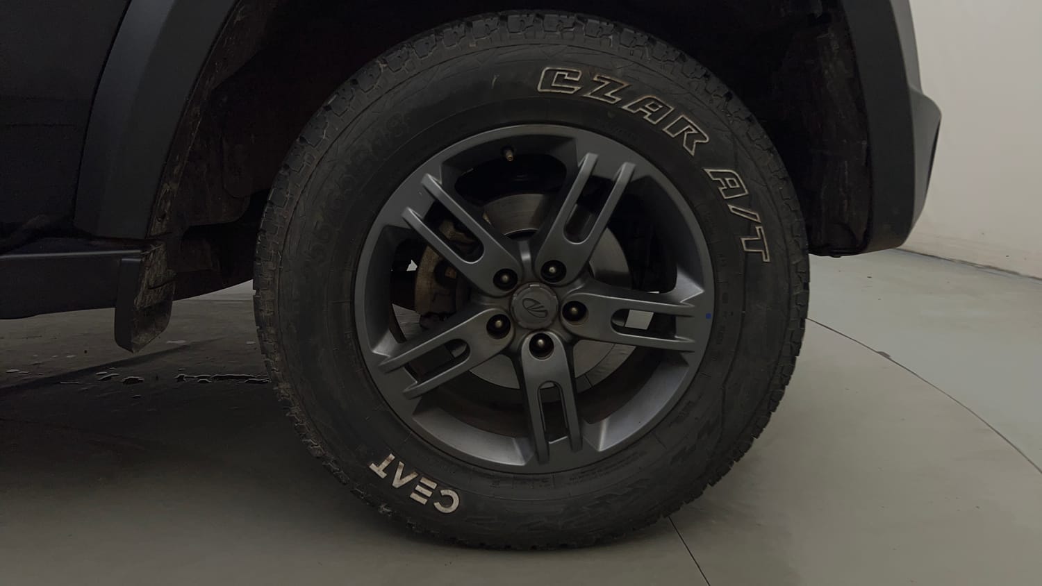 Used 2021 mahindra Thar LX Hard Top Petrol AT 4WD Petrol Automatic tyres RIGHT FRONT TYRE RIM VIEW