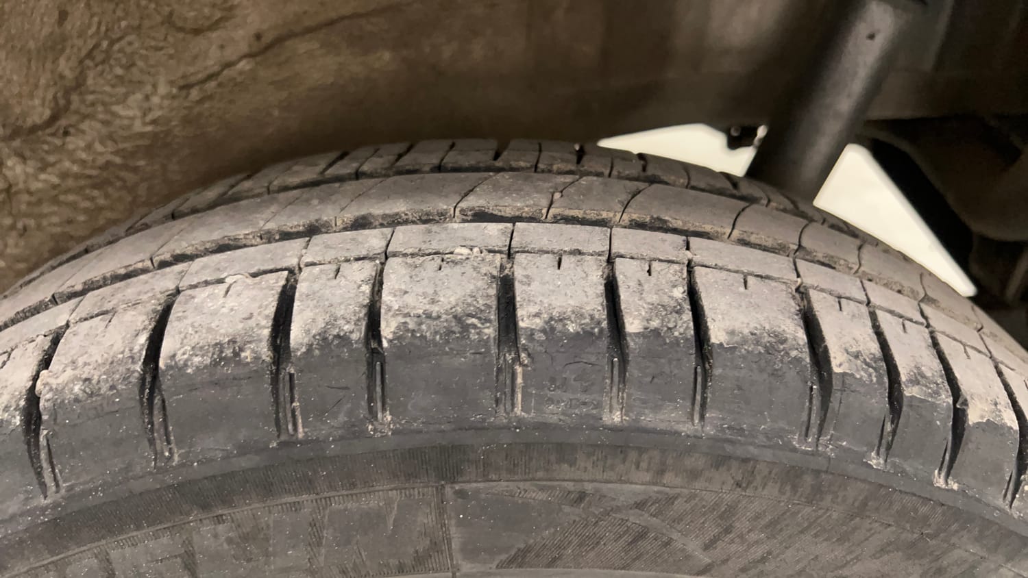 Used 2012 Maruti Suzuki Wagon R 1.0 LXi CNG Cng Manual tyres LEFT REAR TYRE TREAD VIEW