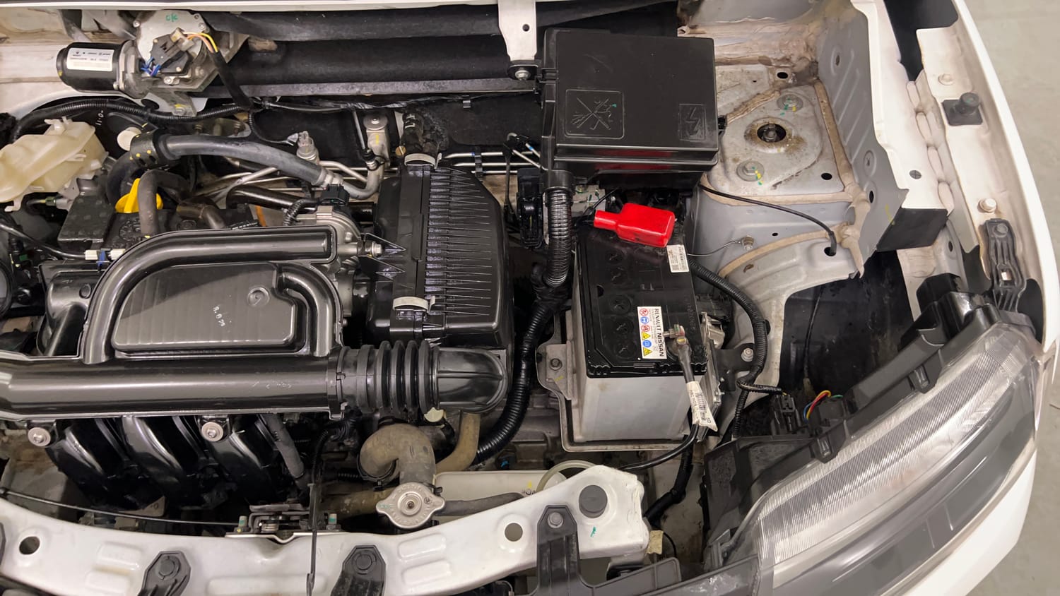 Used 2024 Renault Kwid RXT 1.0 Petrol Manual engine ENGINE LEFT SIDE VIEW