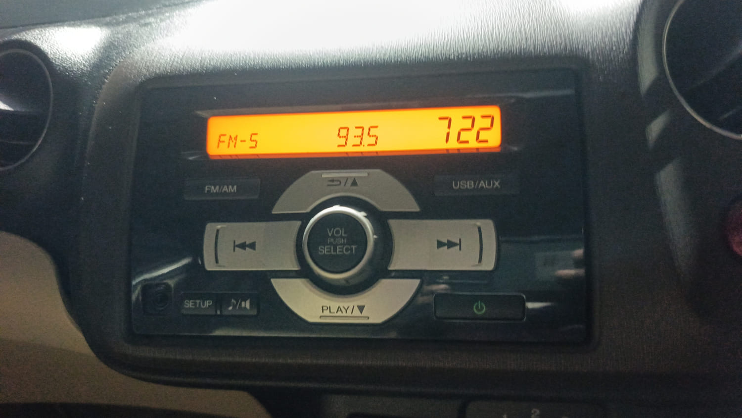 Used 2013 Honda Amaze 1.2 VX AT i-VTEC Petrol Automatic interior MUSIC SYSTEM & AC CONTROL VIEW
