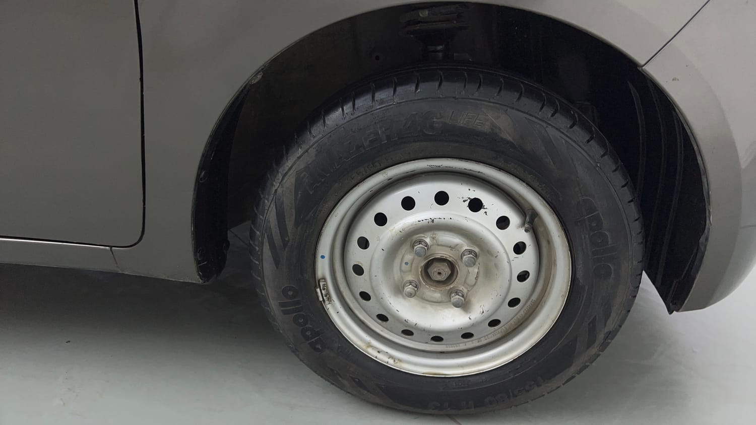 Used 2020 Maruti Suzuki Wagon R LXi 1.0 CNG Cng Manual tyres RIGHT FRONT TYRE RIM VIEW