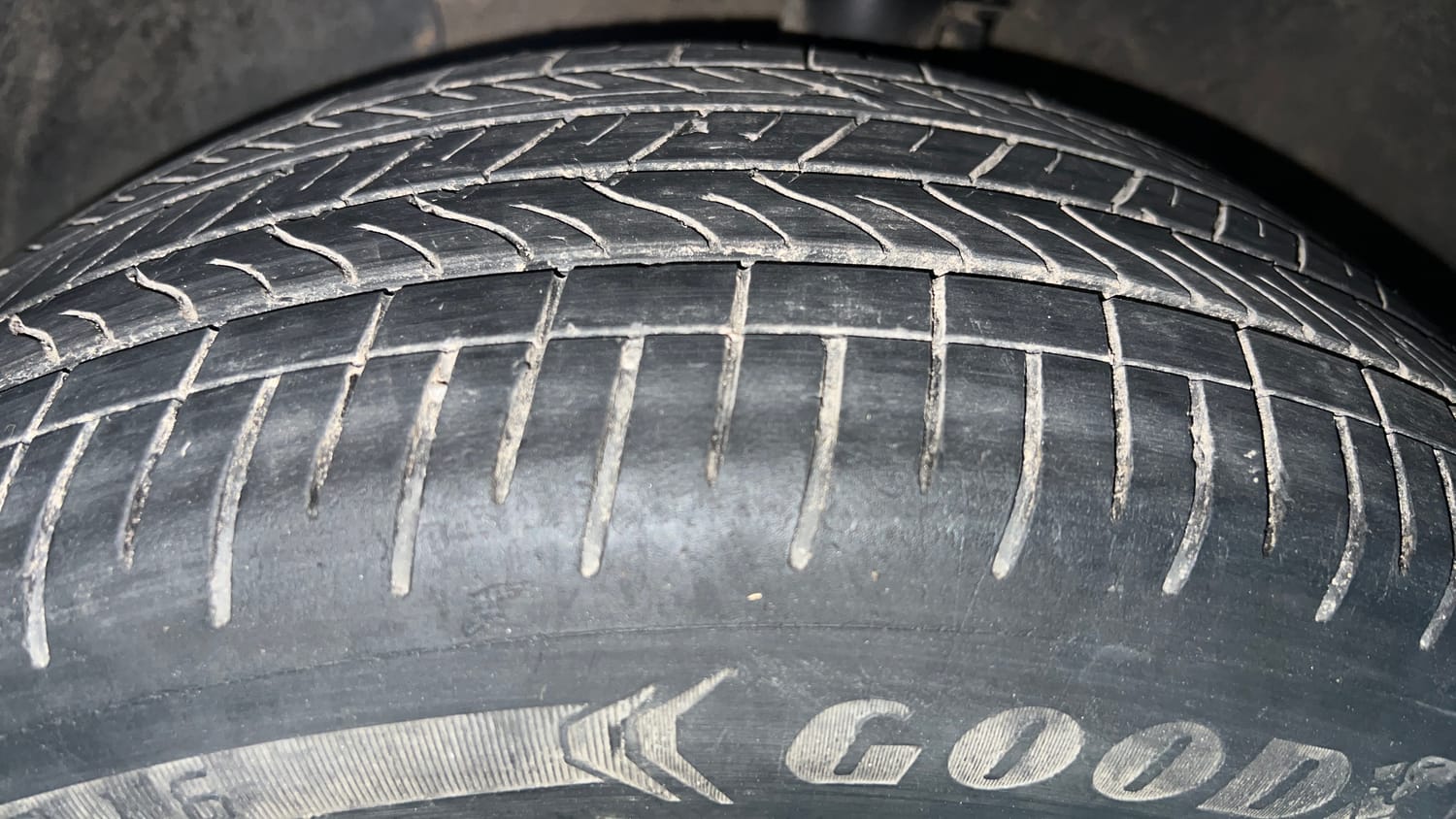 Used 2024 Hyundai Verna SX (O) 1.5 Turbo Petrol MT Petrol Manual tyres LEFT FRONT TYRE TREAD VIEW