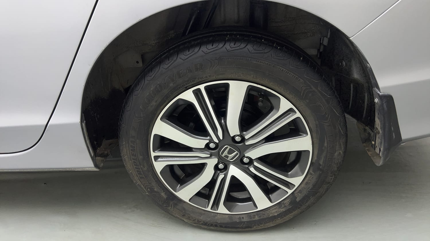Used 2019 Honda City V Petrol Petrol Manual tyres LEFT REAR TYRE RIM VIEW
