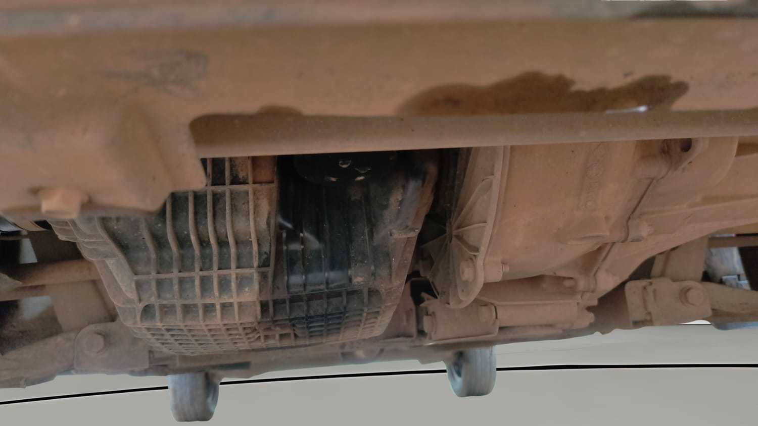Used 2022 Renault Kwid RXT 1.0 AMT Petrol Automatic extra FRONT LEFT UNDERBODY VIEW