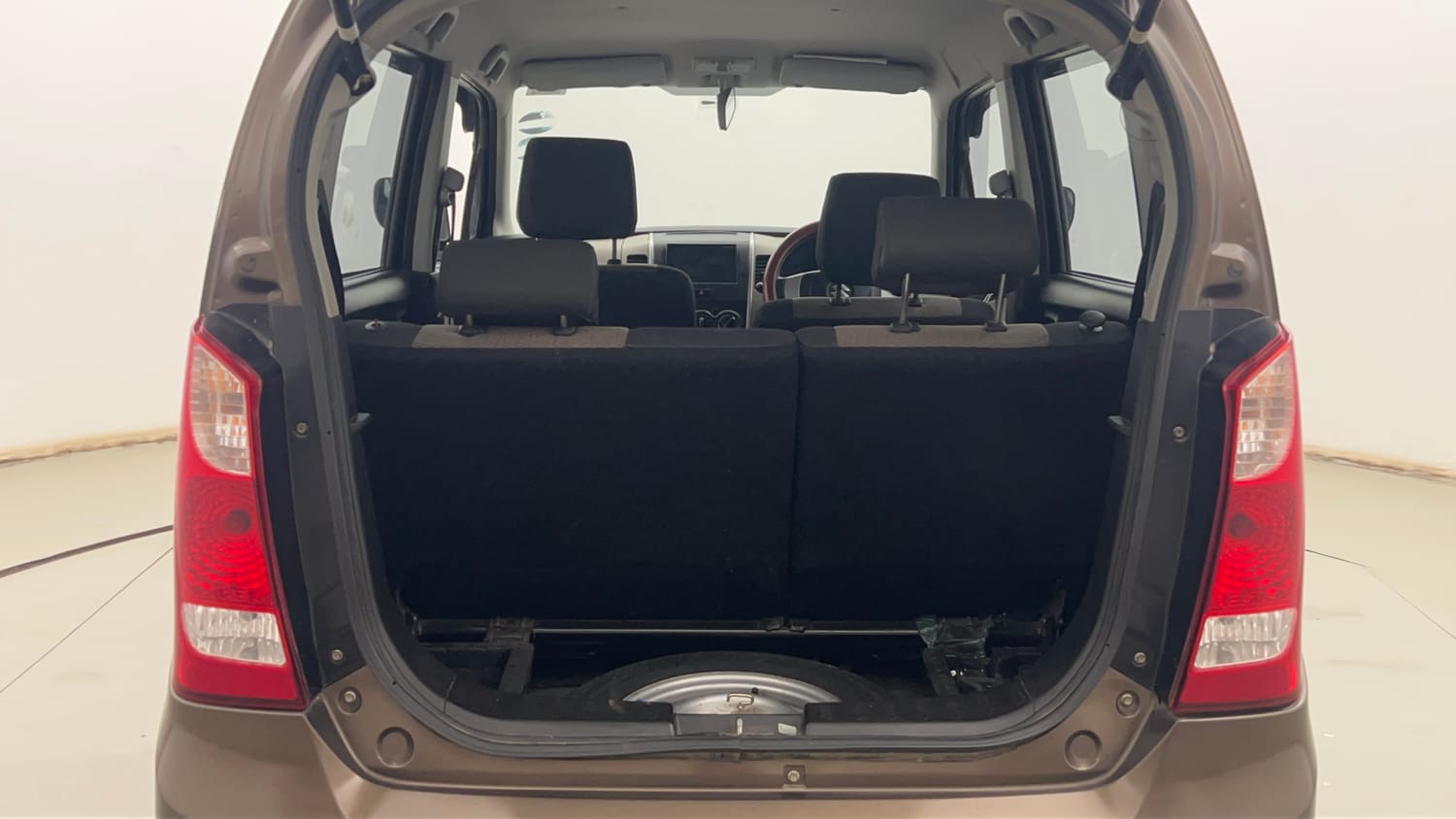 Used 2016 Maruti Suzuki Wagon R LXI Petrol Manual interior DICKY INSIDE VIEW