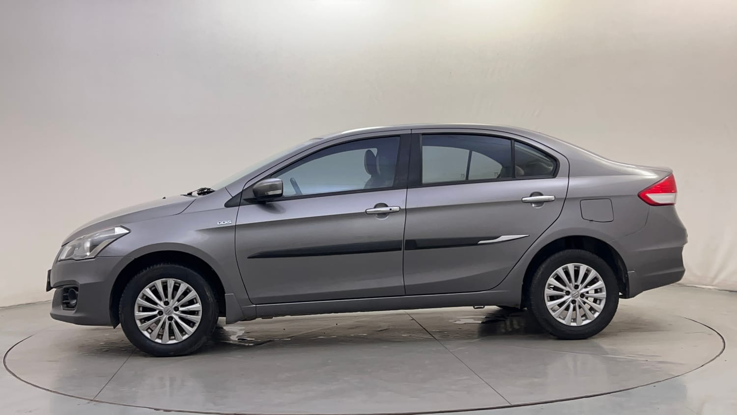 Used 2017 Maruti Suzuki Ciaz Zeta 1.3 Hybrid Diesel Manual exterior LEFT SIDE VIEW