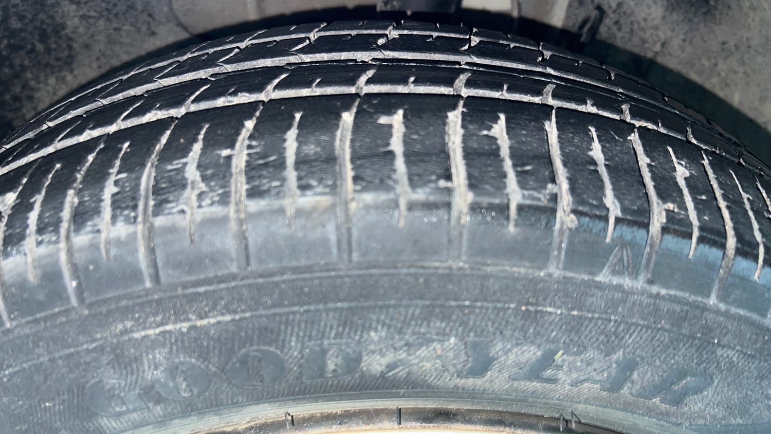 Used 2021 Tata Tiago XT CNG (Outside Fitted) Cng Manual tyres RIGHT FRONT TYRE TREAD VIEW