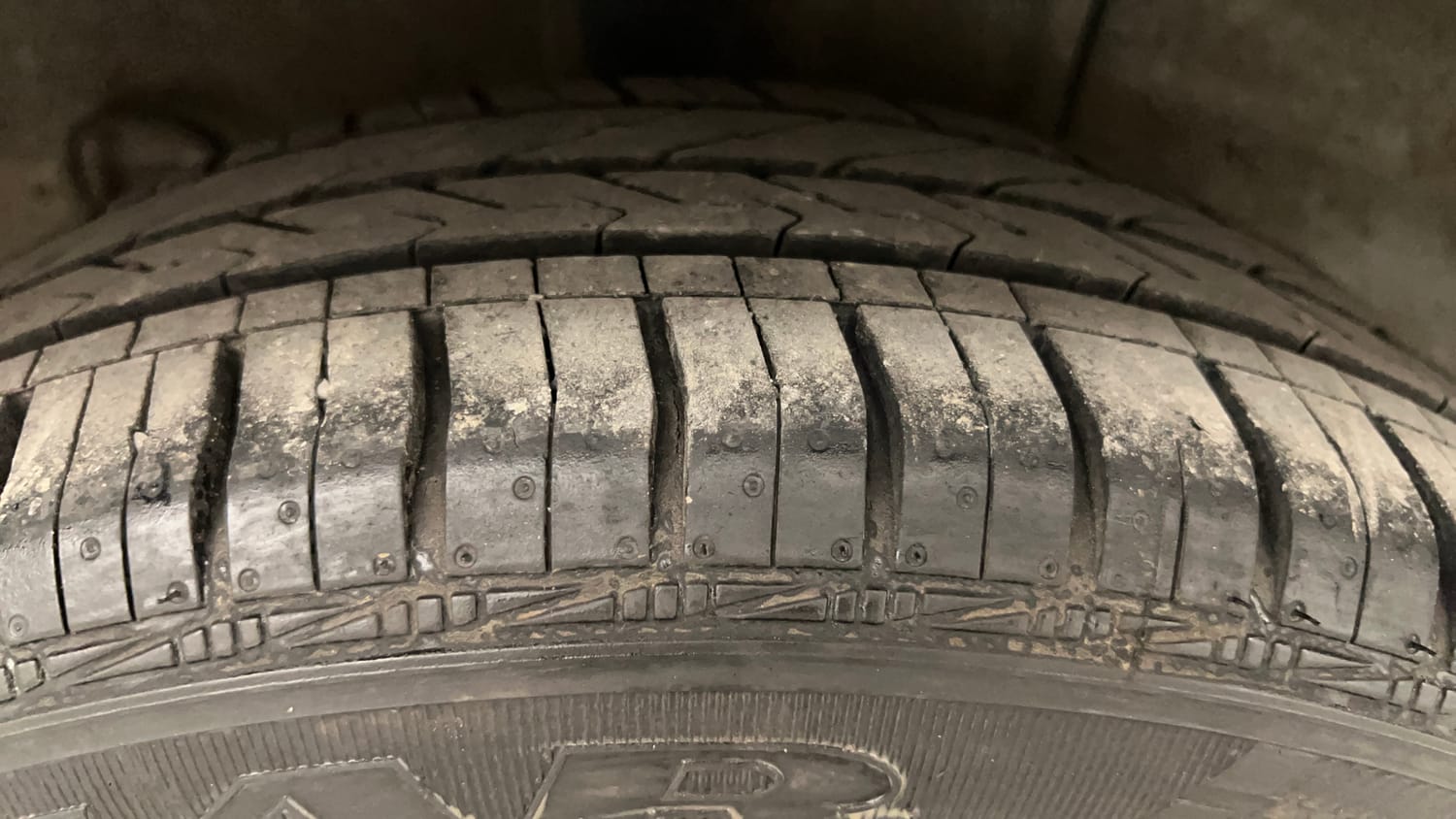 Used 2019 Hyundai Grand i10 Sportz 1.2 Kappa VTVT Petrol Manual tyres RIGHT REAR TYRE TREAD VIEW