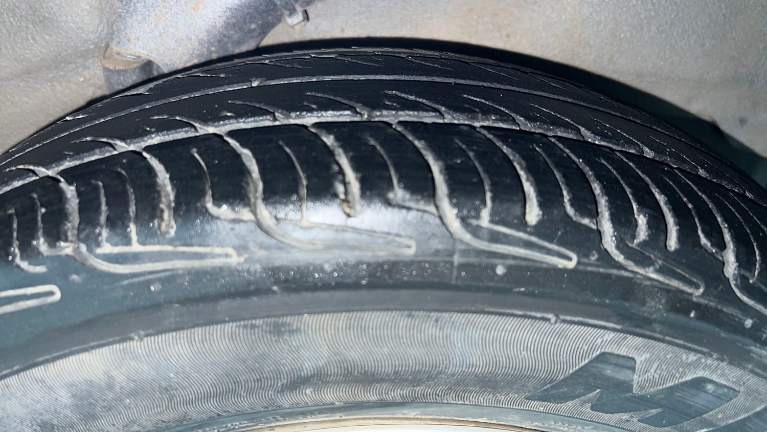 Used 2014 Hyundai i10 Sportz 1.1 iRDE2 Petrol Manual tyres LEFT REAR TYRE TREAD VIEW