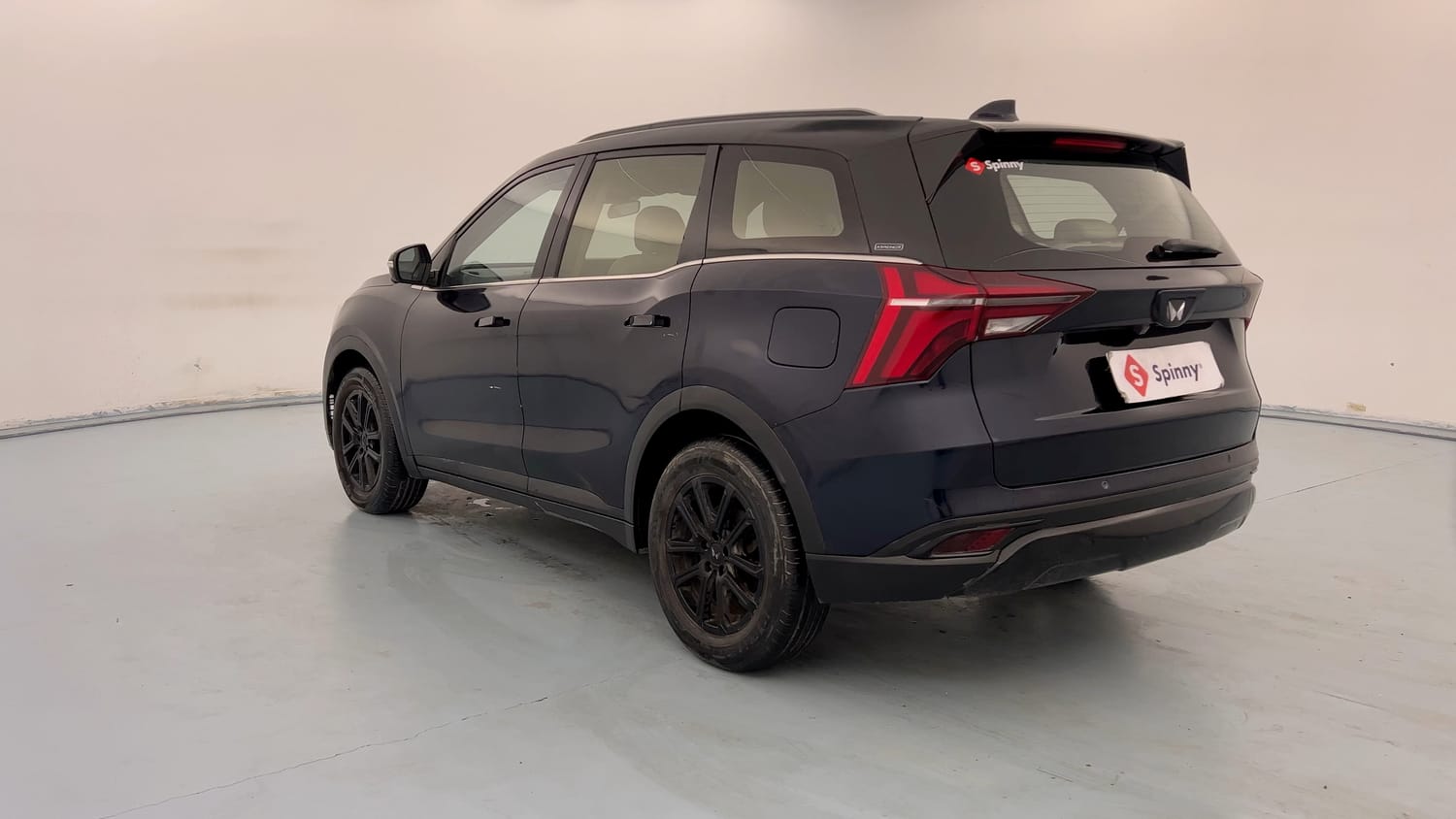 Used 2021 Mahindra XUV700 AX 7 Petrol AT Luxury Pack 7 STR Petrol Automatic exterior LEFT REAR CORNER VIEW