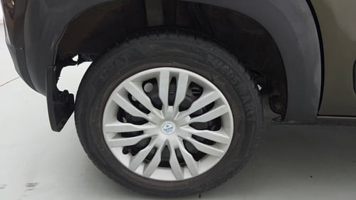 Used 2020 Renault Kwid RXT 1.0 Opt Petrol Manual tyres RIGHT REAR TYRE RIM VIEW