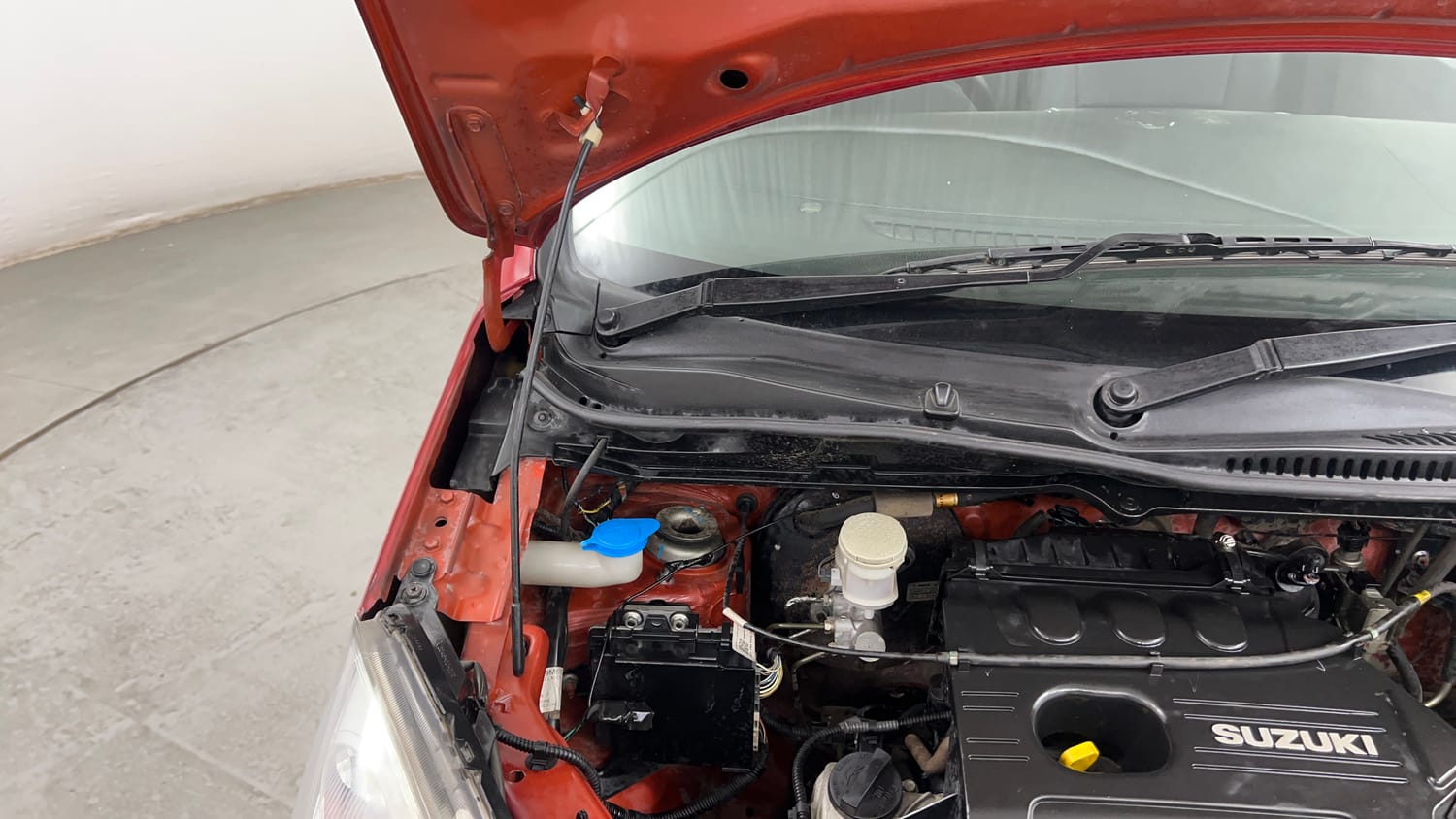 Used 2014 Maruti Suzuki Wagon R LXI CNG Cng Manual engine ENGINE RIGHT SIDE HINGE & APRON VIEW