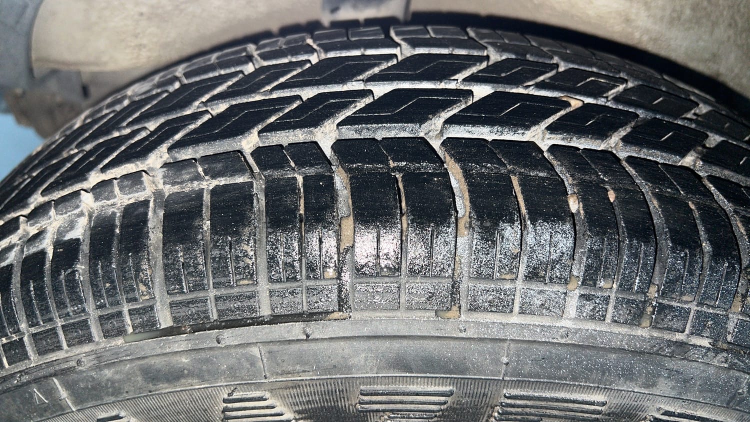 Used 2015 Maruti Suzuki Ritz Lxi BS-IV Petrol Manual tyres RIGHT REAR TYRE TREAD VIEW