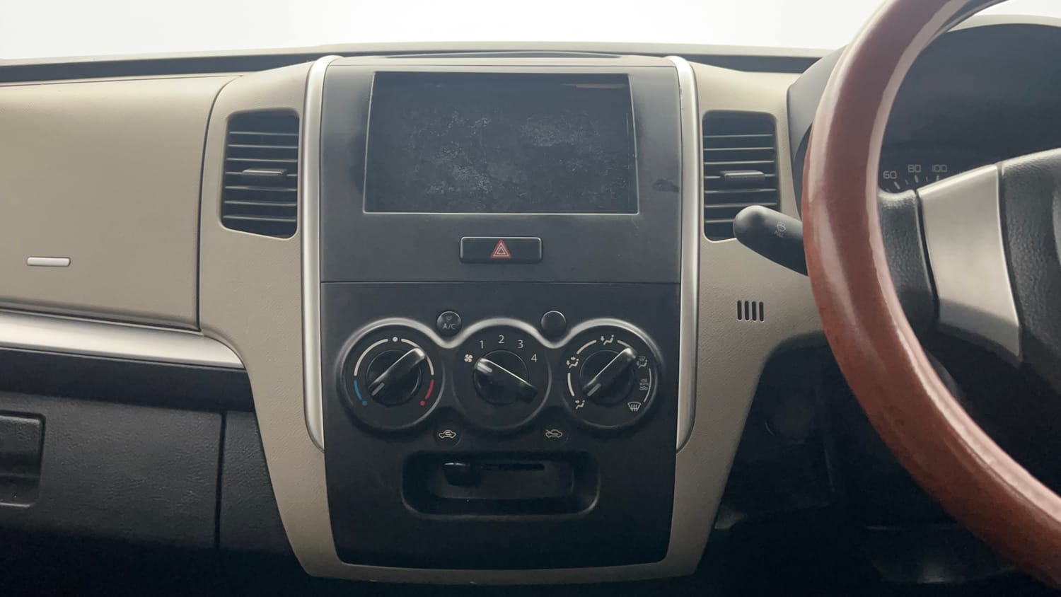 Used 2016 Maruti Suzuki Wagon R LXI Petrol Manual interior MUSIC SYSTEM & AC CONTROL VIEW