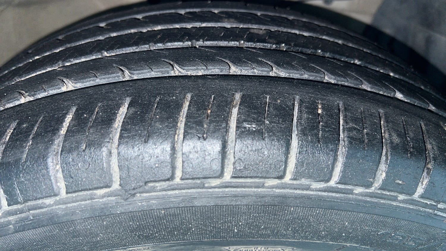 Used 2015 Maruti Suzuki Ciaz ZXI+ Petrol Manual tyres RIGHT FRONT TYRE TREAD VIEW