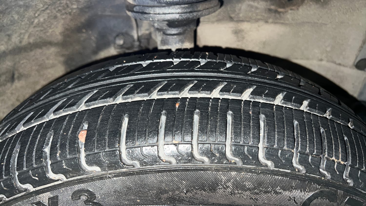 Used 2012 Maruti Suzuki Wagon R 1.0 VXi Petrol Manual tyres RIGHT FRONT TYRE TREAD VIEW