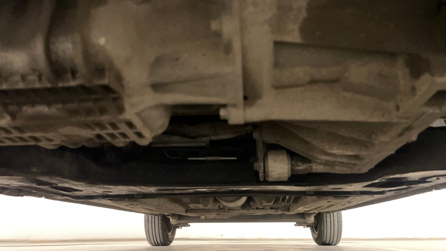 Used 2012 Ford Figo Duratec Petrol ZXI 1.2 Petrol Manual extra FRONT LEFT UNDERBODY VIEW