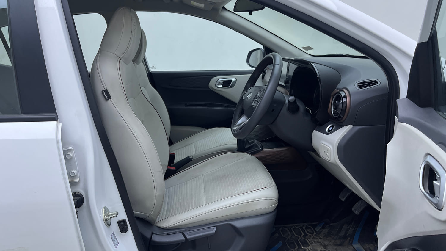Used 2024 Hyundai Aura SX 1.2 (O) Petrol Petrol Manual interior RIGHT SIDE FRONT DOOR CABIN VIEW