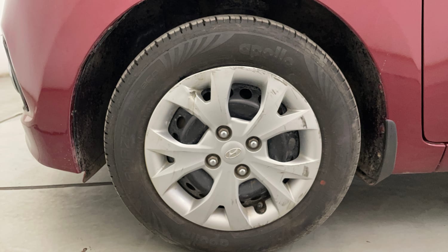 Used 2014 Hyundai Grand i10 Magna 1.2 Kappa VTVT Petrol Manual tyres LEFT FRONT TYRE RIM VIEW