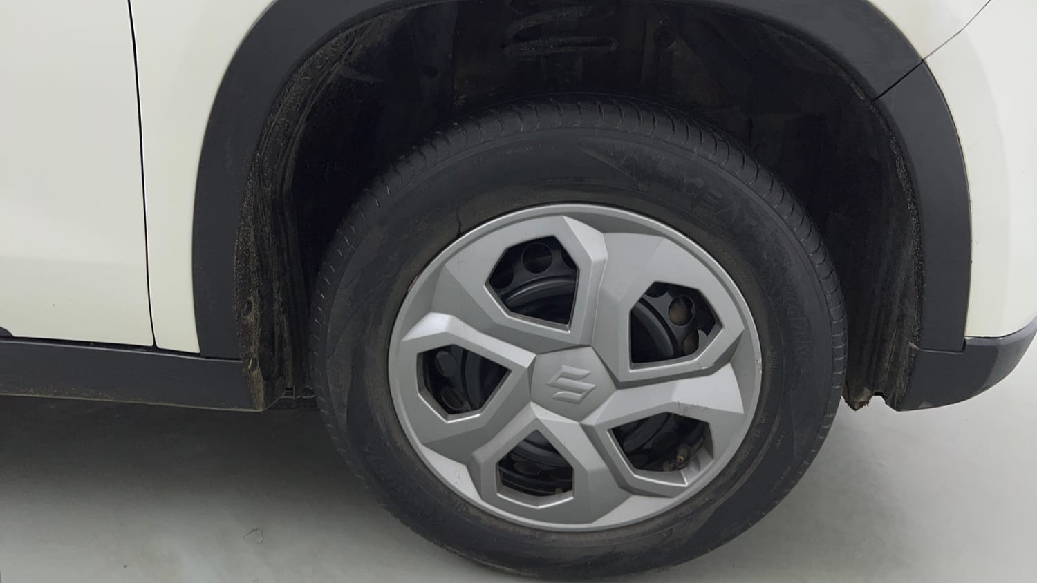 Used 2022 maruti-suzuki Vitara Brezza VXi Petrol Manual tyres RIGHT FRONT TYRE RIM VIEW