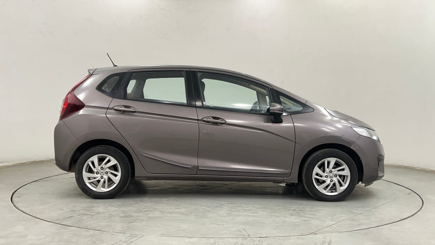 Used 2017 Honda Jazz V Petrol Petrol Manual exterior RIGHT SIDE VIEW
