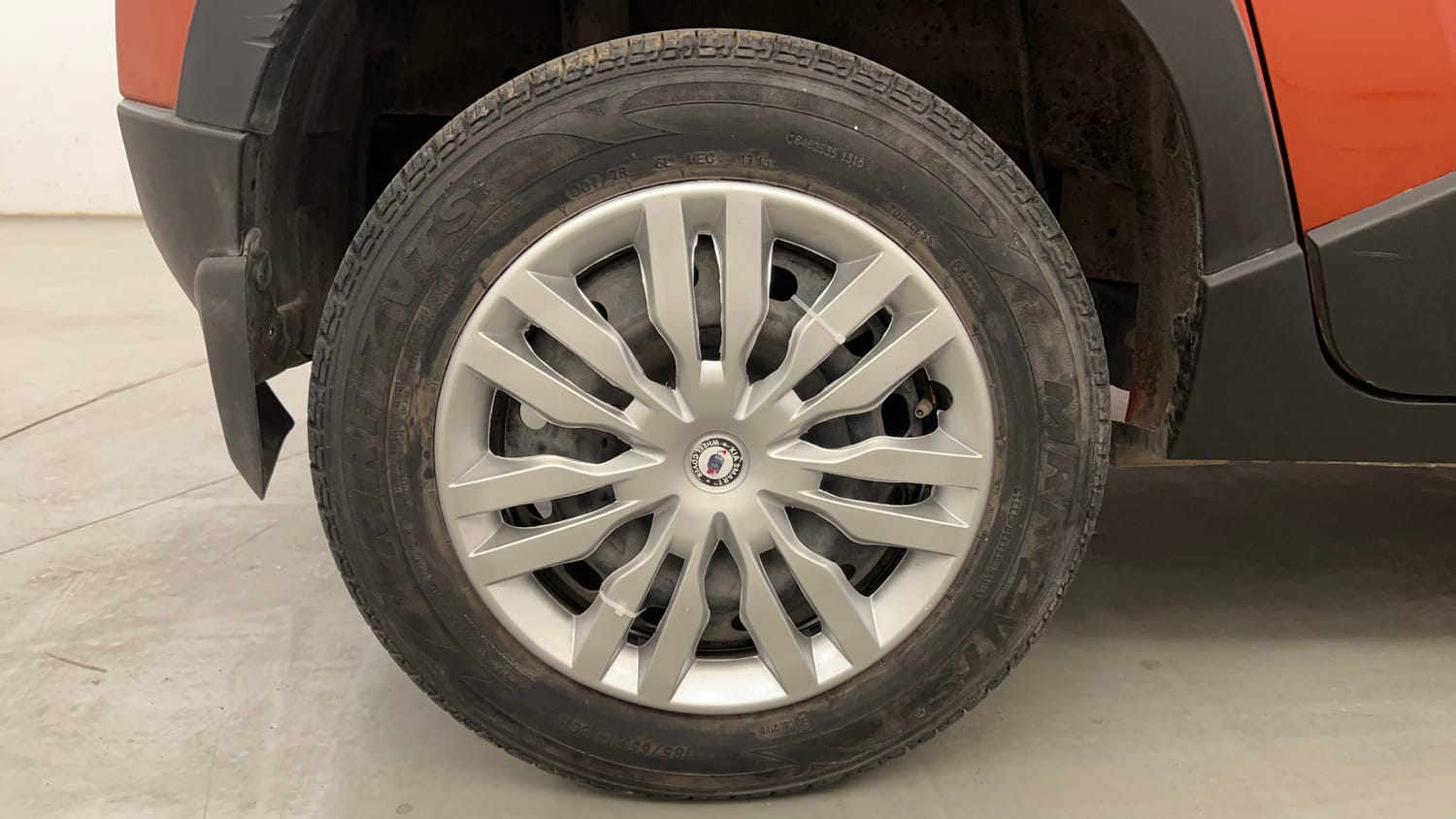 Used 2016 Mahindra KUV100 K6 6 STR Petrol Manual tyres RIGHT REAR TYRE RIM VIEW