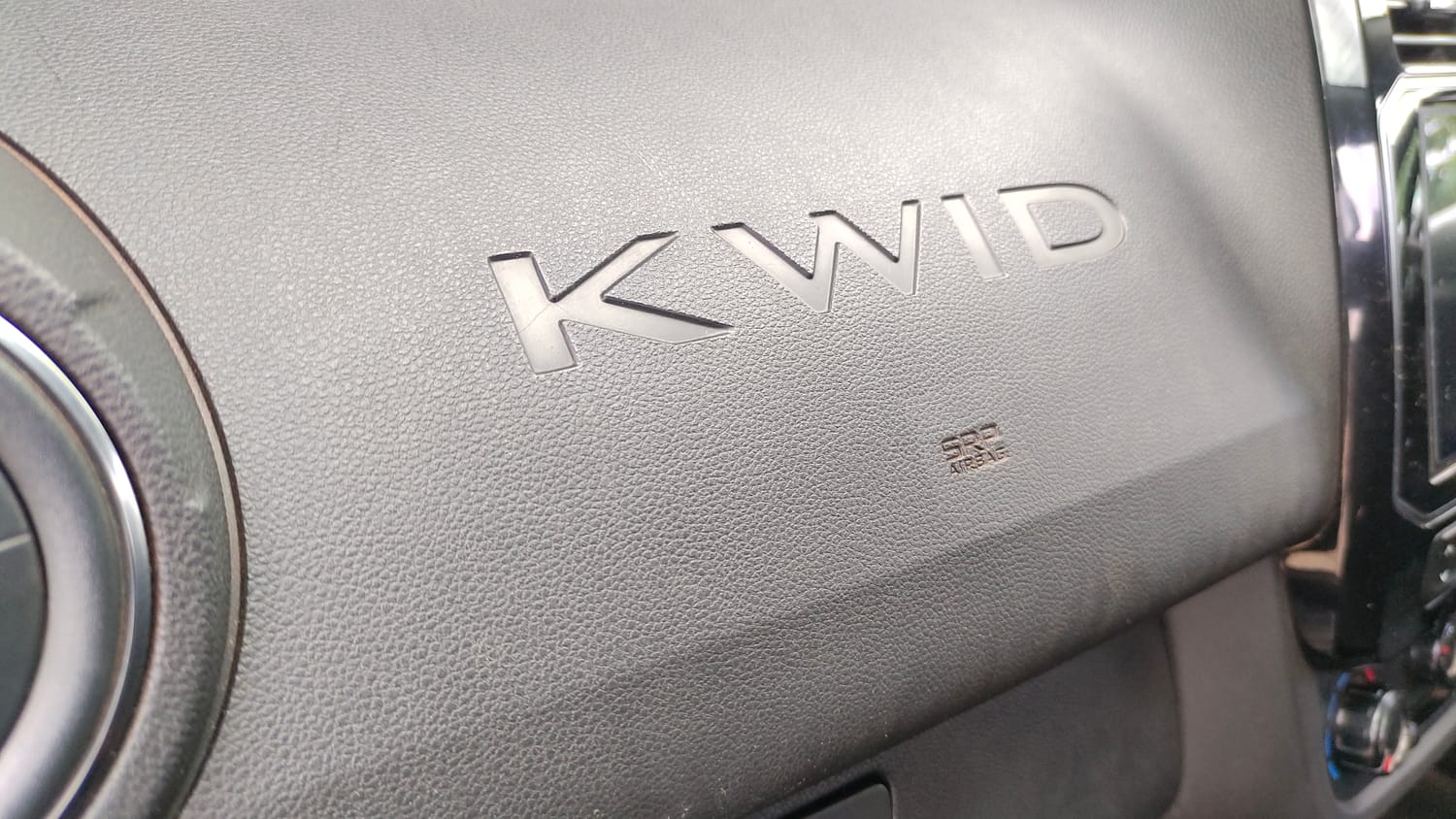 Used 2022 Renault Kwid RXT 1.0 AMT Petrol Automatic top_features Airbags