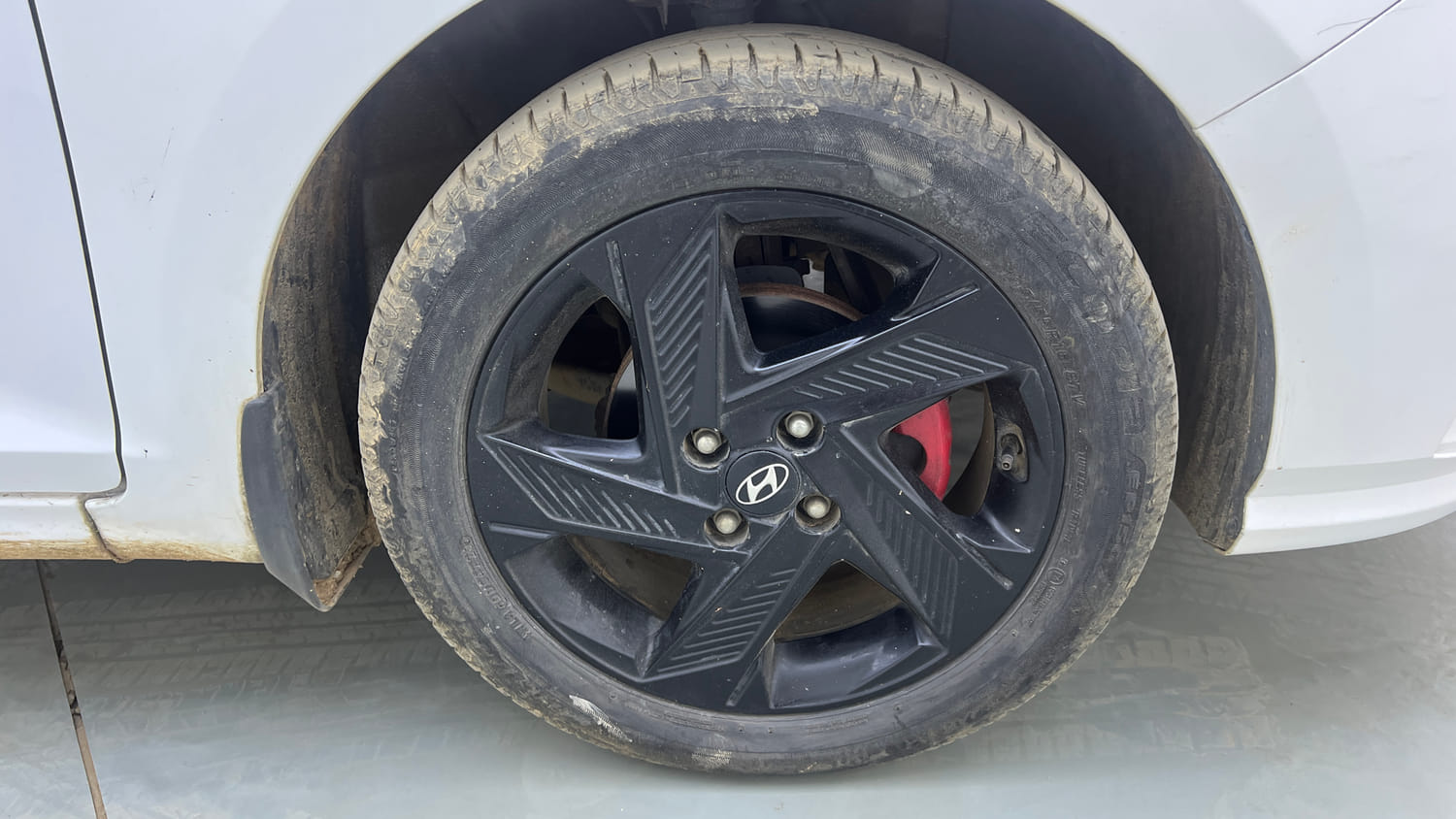 Used 2021 Hyundai Verna SX 1.5 VTVT IVT Petrol Automatic tyres RIGHT FRONT TYRE RIM VIEW