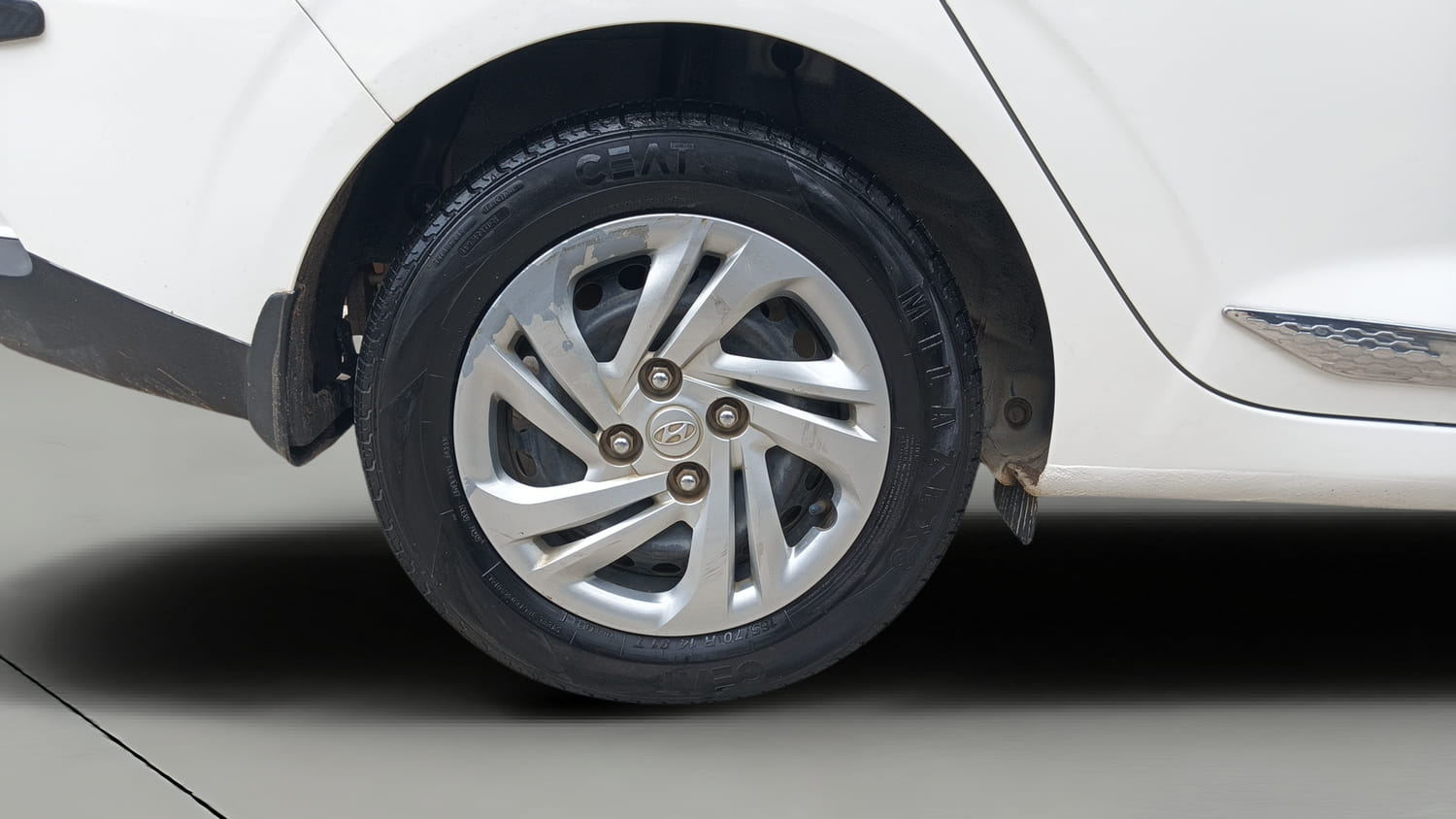 Used 2022 Hyundai Aura S 1.2 CNG Cng Manual tyres RIGHT REAR TYRE RIM VIEW