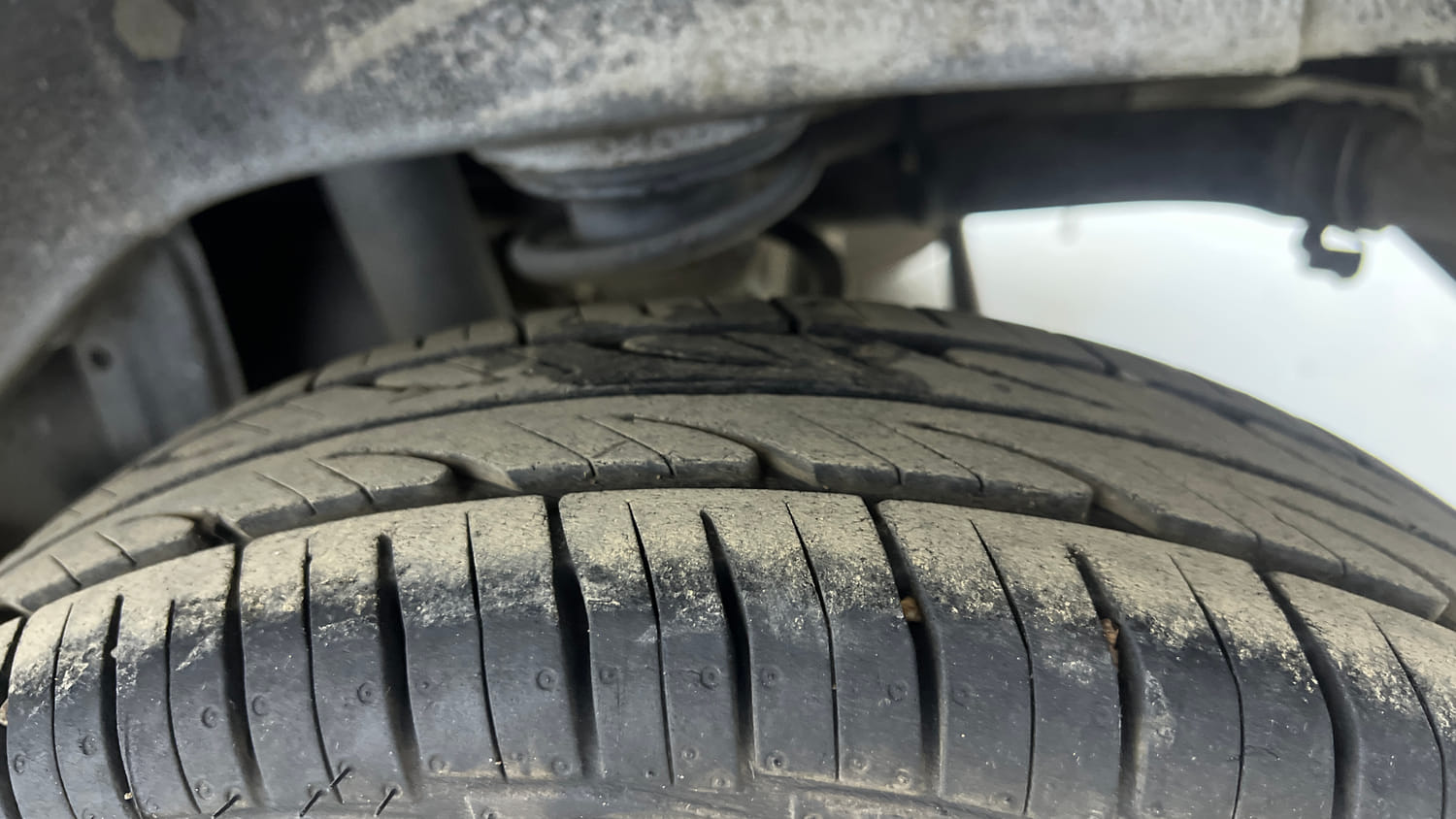 Used 2014 Maruti Suzuki Alto 800 Lxi Petrol Manual tyres LEFT REAR TYRE TREAD VIEW