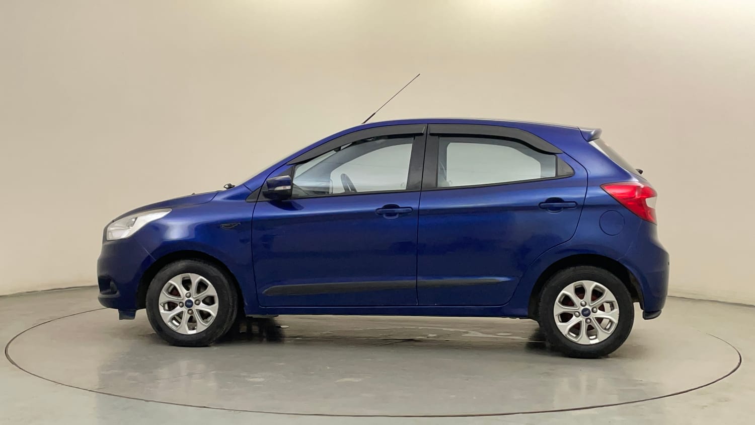 Used 2017 Ford Figo Titanium 1.2 Ti-VCT Petrol Manual exterior LEFT SIDE VIEW