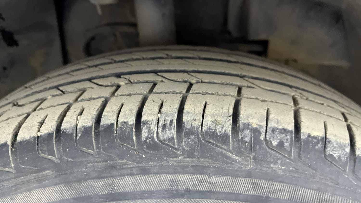 Used 2023 Tata Nexon XZA Plus Petrol Automatic tyres RIGHT FRONT TYRE TREAD VIEW