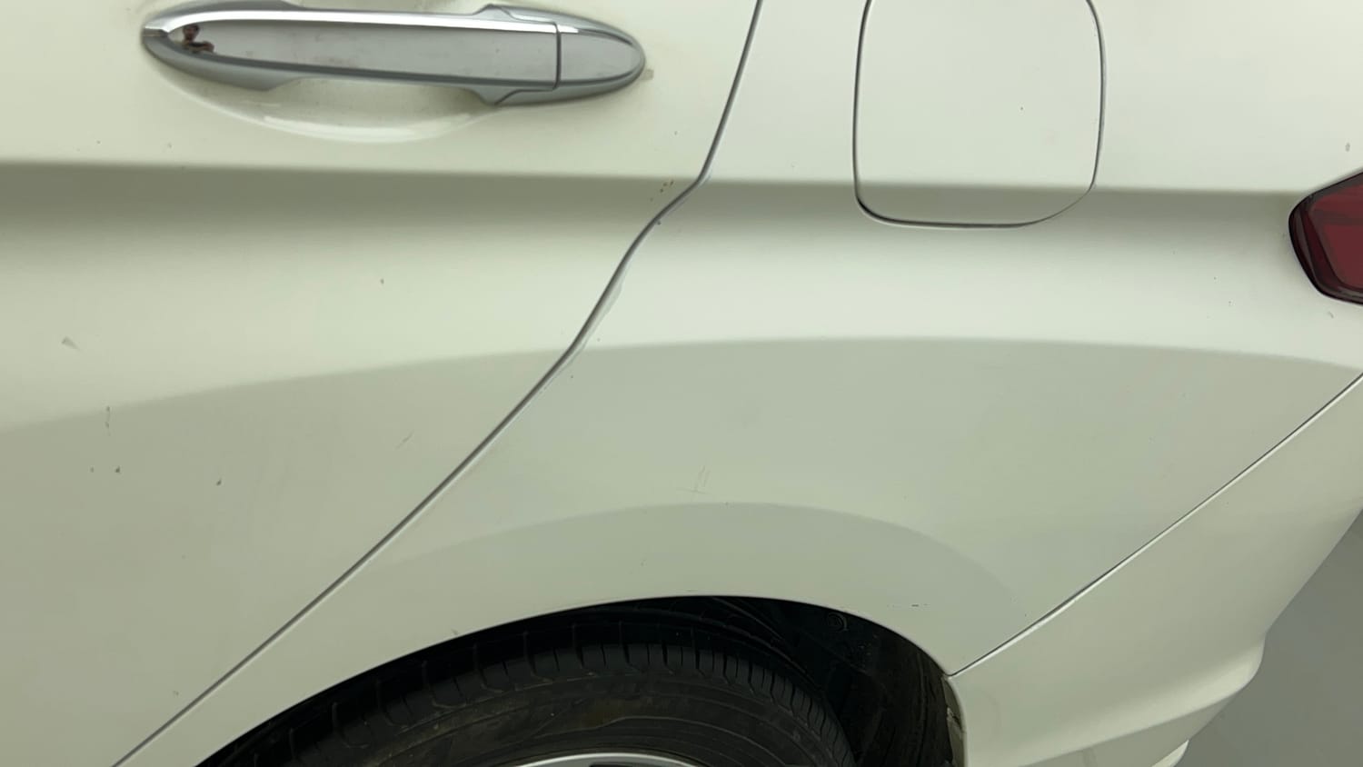 Used 2015 Honda City V Petrol Manual dents MINOR SCRATCH