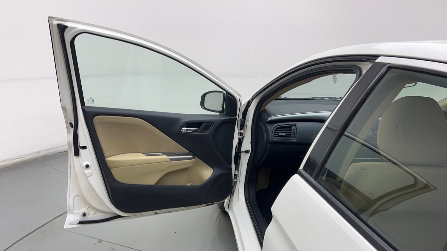 Used 2015 Honda City V Petrol Manual interior LEFT FRONT DOOR OPEN VIEW