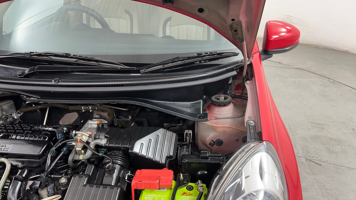 Used 2015 Honda Brio VX AT Petrol Automatic engine ENGINE LEFT SIDE HINGE & APRON VIEW