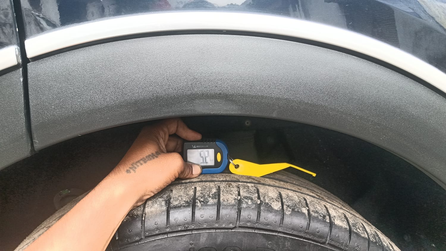Used 2021 Mahindra XUV700 AX 7 Petrol AT Luxury Pack 7 STR Petrol Automatic tyres LEFT REAR TYRE TREAD VIEW