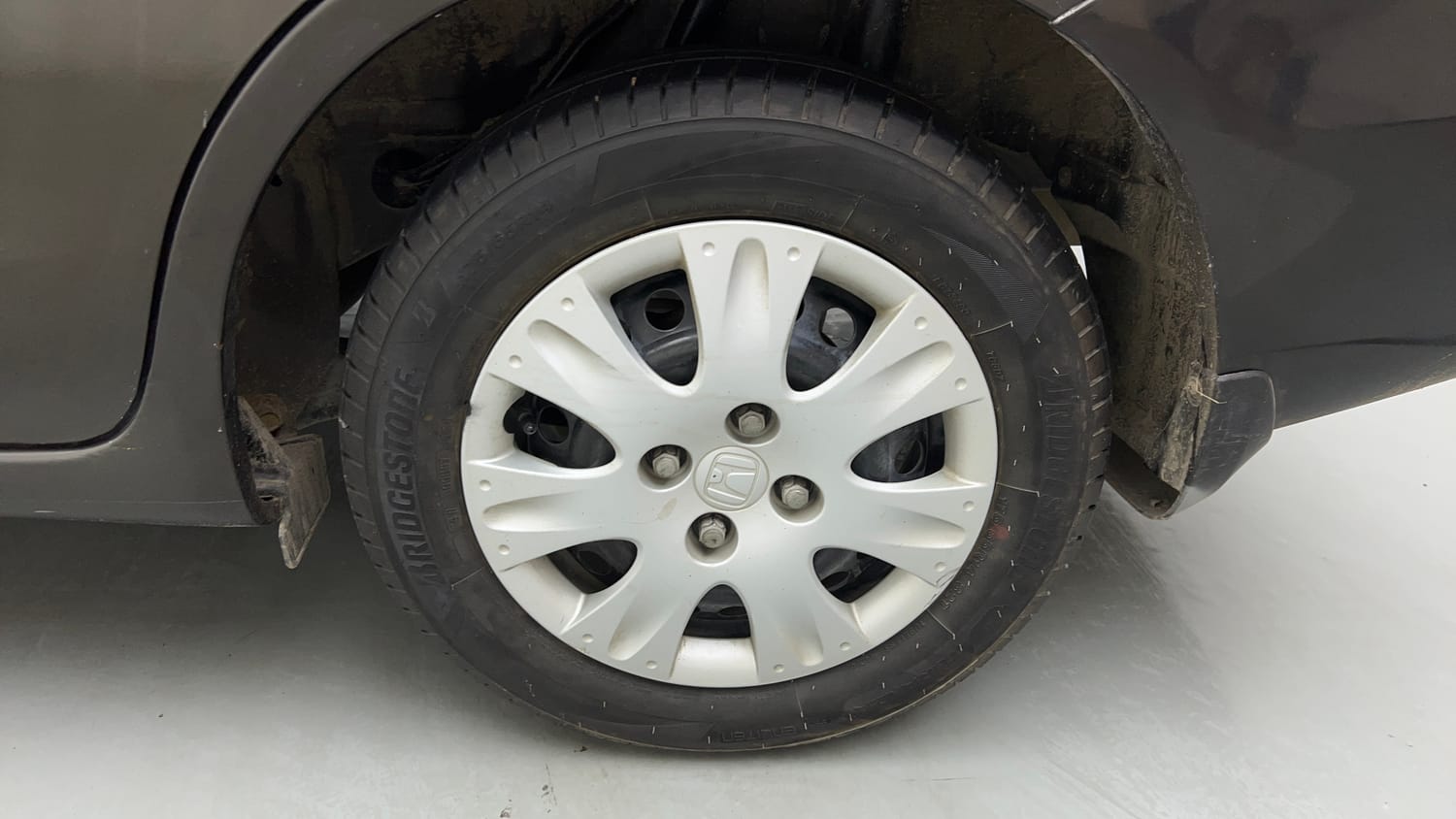 Used 2017 Honda Amaze 1.2 S i-VTEC Petrol Manual tyres LEFT REAR TYRE RIM VIEW