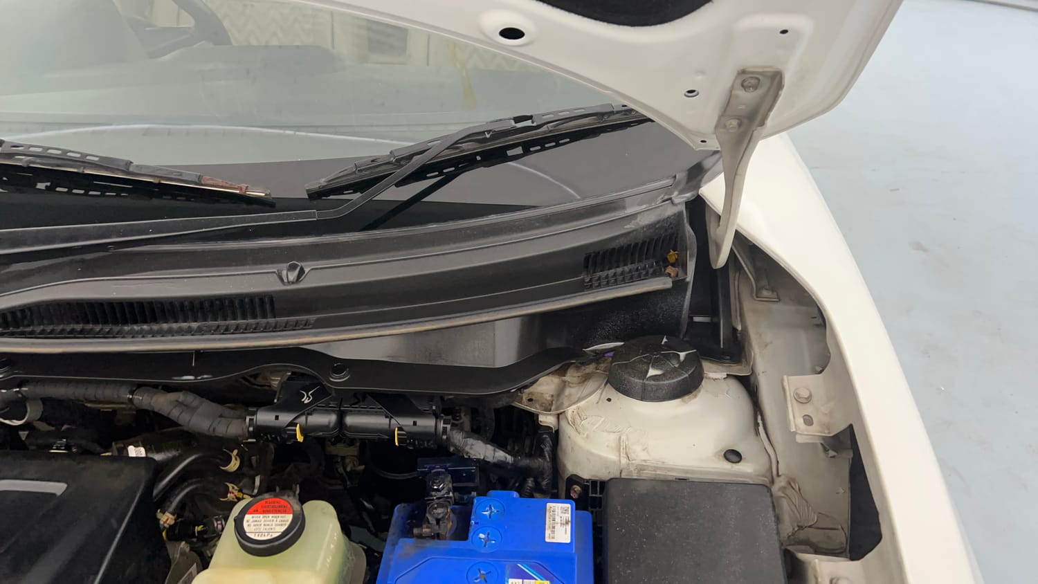 Used 2018 Maruti Suzuki Dzire ZDi Plus AMT Diesel Automatic engine ENGINE LEFT SIDE HINGE & APRON VIEW