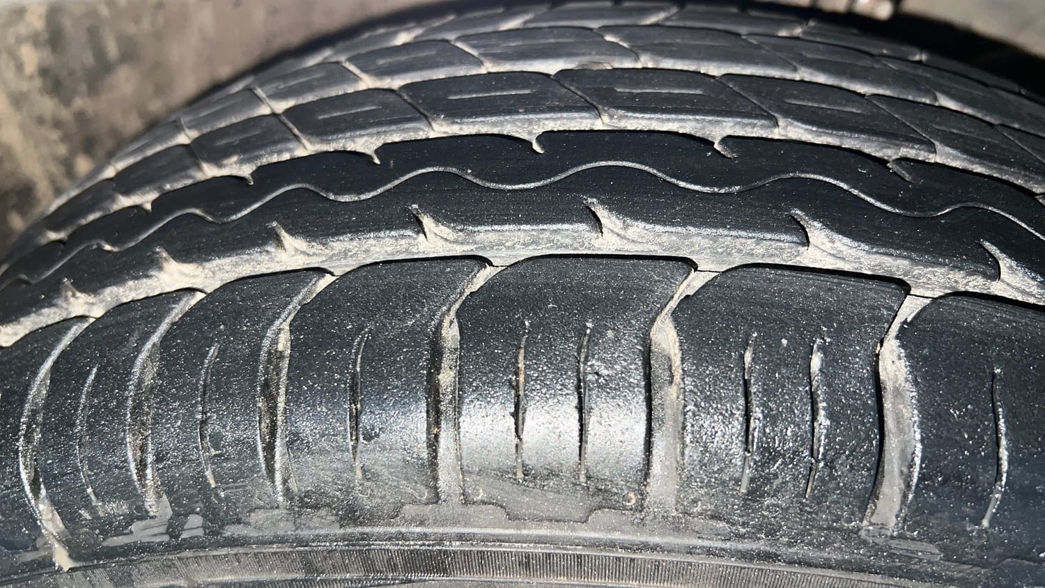 Used 2019 Maruti Suzuki New Ertiga ZXi Plus Petrol Manual tyres RIGHT FRONT TYRE TREAD VIEW