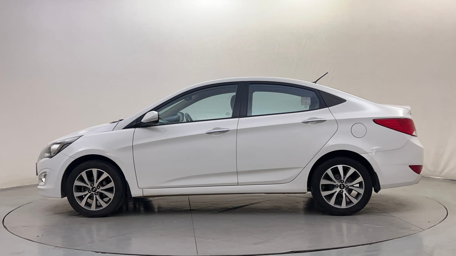 Used 2015 Hyundai Fluidic Verna 4S 1.6 VTVT SX Petrol Manual exterior LEFT SIDE VIEW