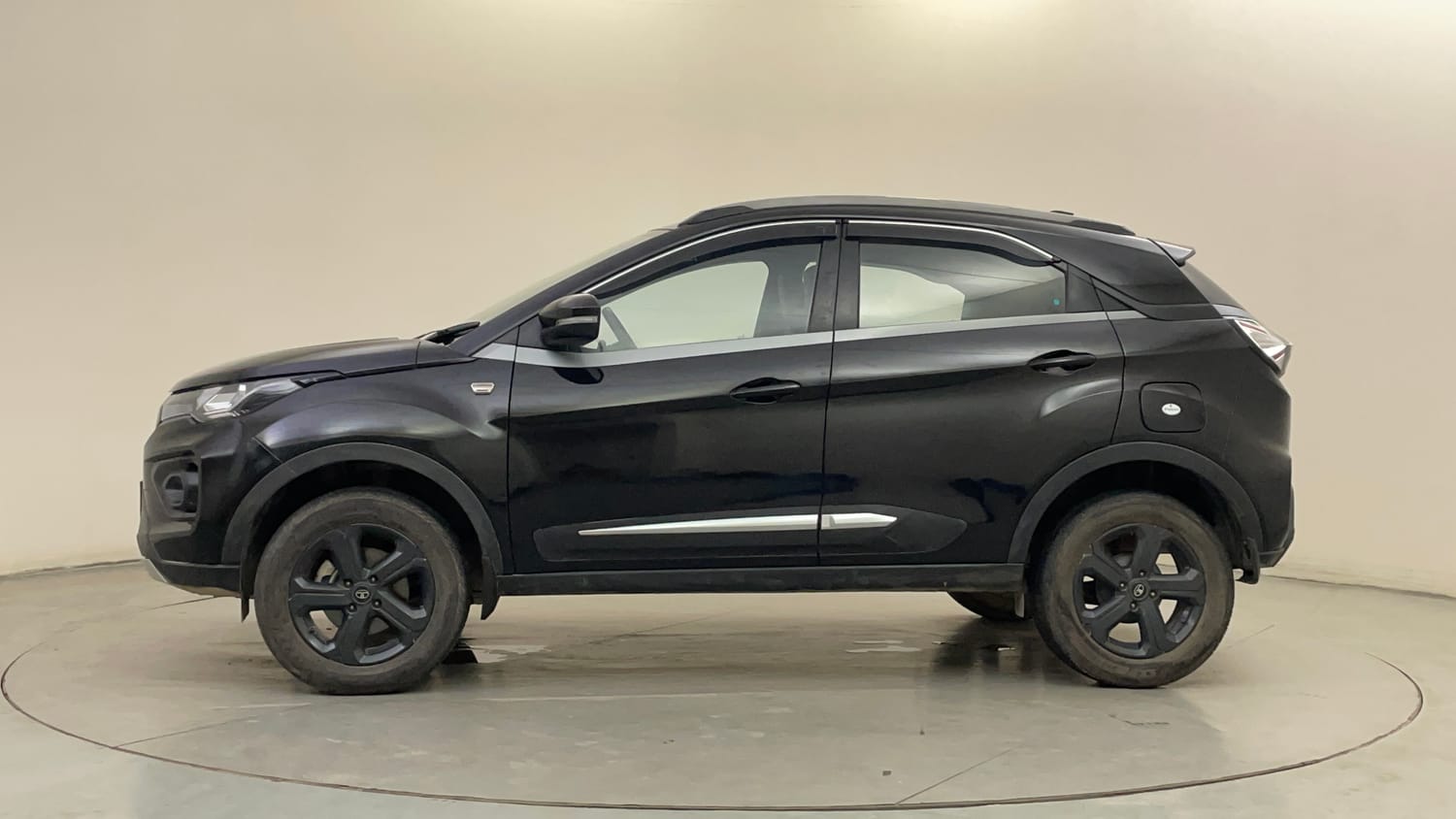 Used 2022 Tata Nexon XZ Plus (O) Dark Edition Petrol Manual exterior LEFT SIDE VIEW