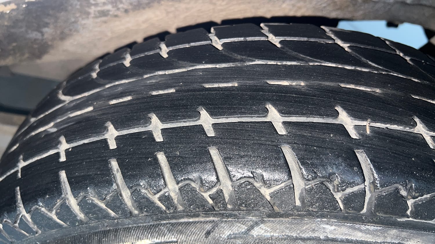 Used 2015 Maruti Suzuki Wagon R LXI Petrol Manual tyres LEFT REAR TYRE TREAD VIEW