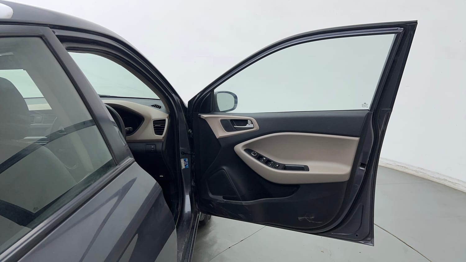 Used 2018 Hyundai Elite i20 Magna Executive 1.2 Petrol Manual interior RIGHT FRONT DOOR OPEN VIEW