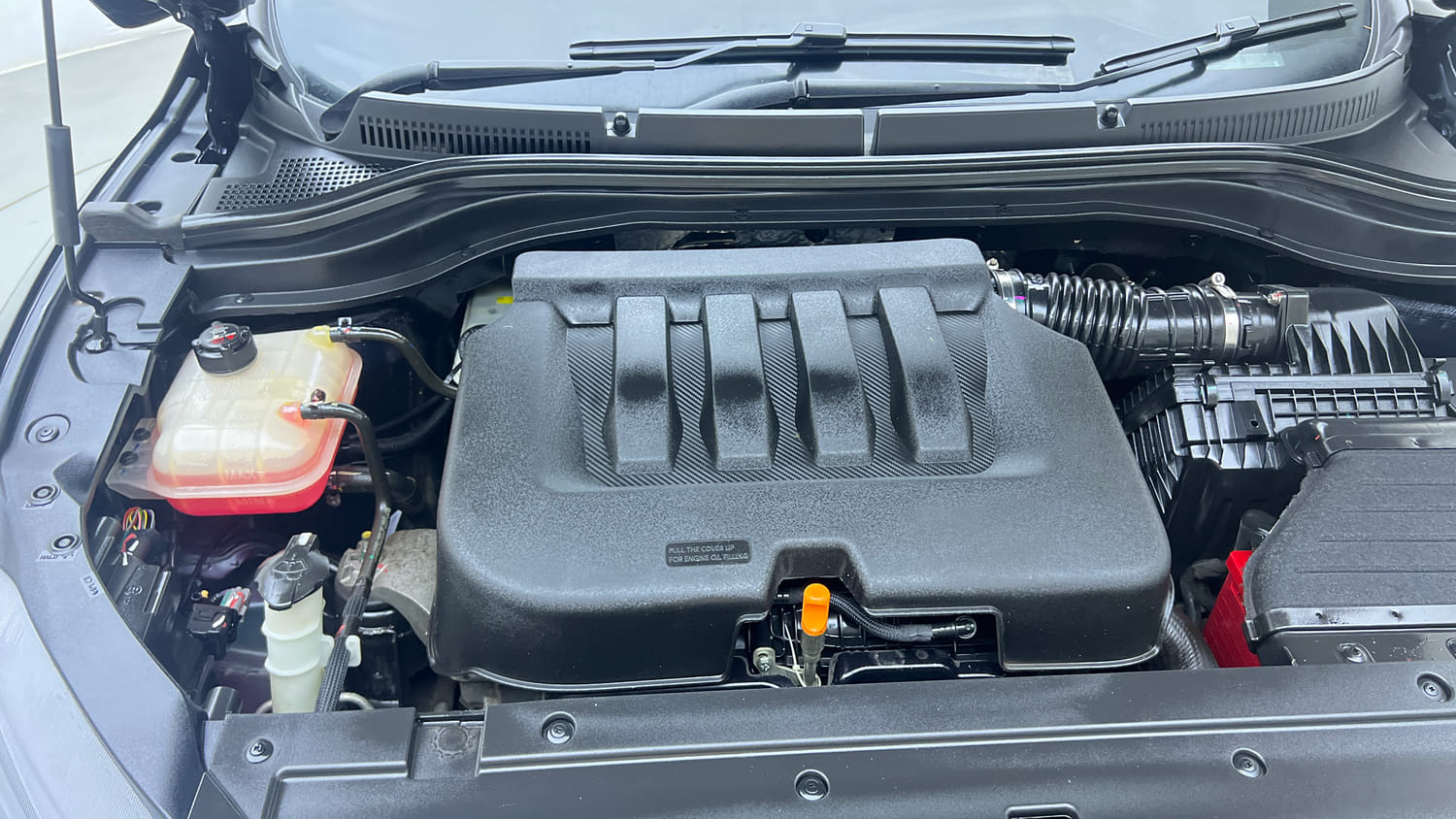 Used 2023 Mahindra XUV700 AX 7 Petrol MT 7 STR Petrol Manual engine ENGINE RIGHT SIDE VIEW