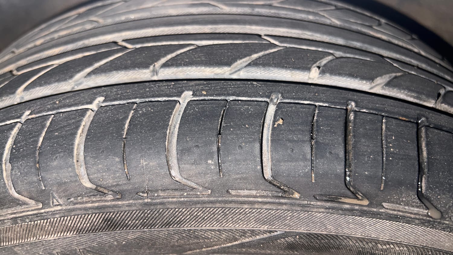 Used 2015 Hyundai Fluidic Verna 4S 1.6 VTVT SX Petrol Manual tyres LEFT FRONT TYRE TREAD VIEW
