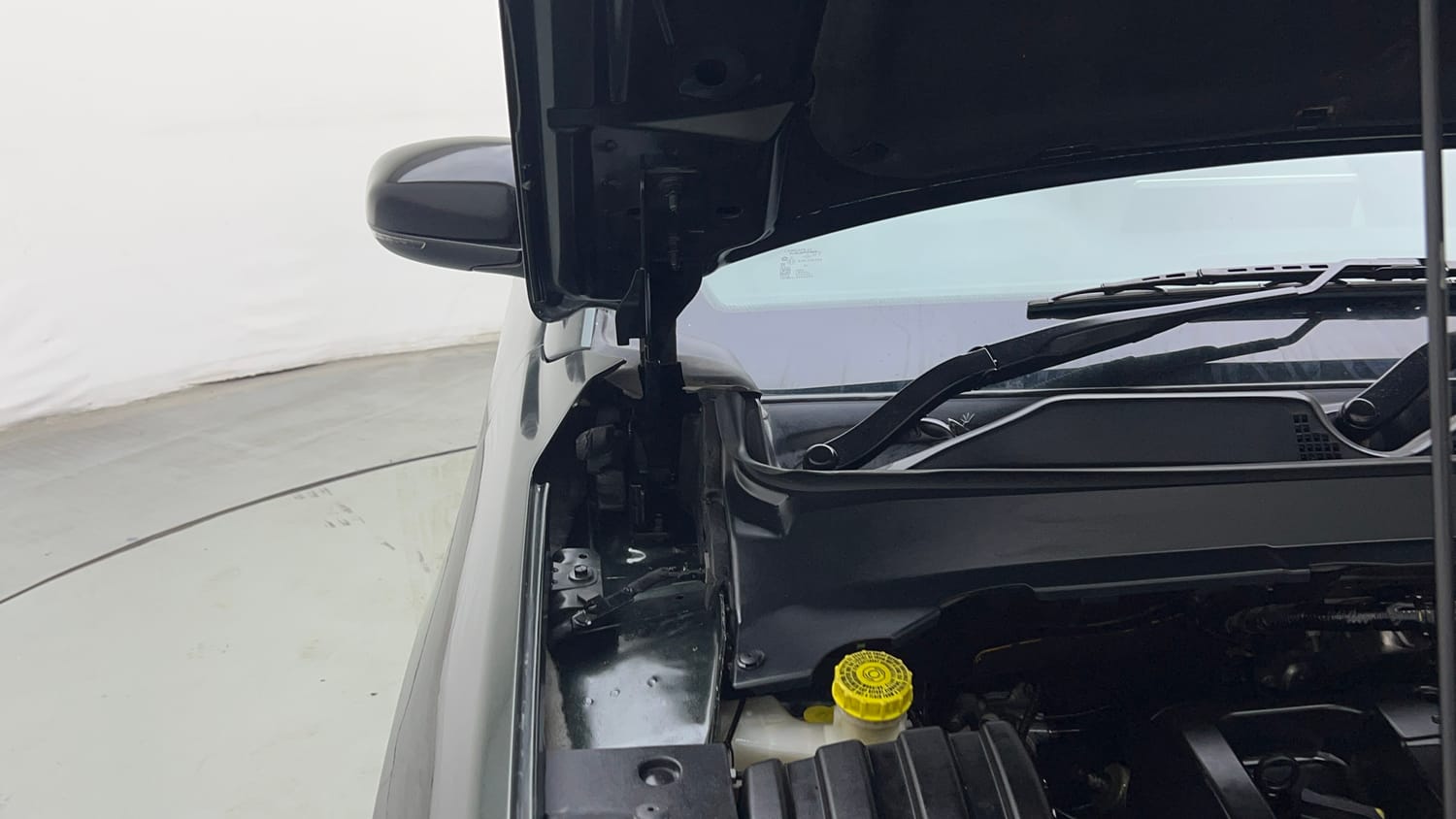 Used 2021 Jeep Compass Longitude (O) 1.4 Petrol DCT Petrol Automatic engine ENGINE RIGHT SIDE HINGE & APRON VIEW